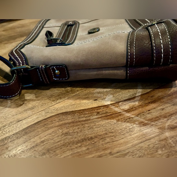 BOC Taupe Purse with Convertible Strap and Cell Phone Power Bank, Like New!! - Picture 6 of 13